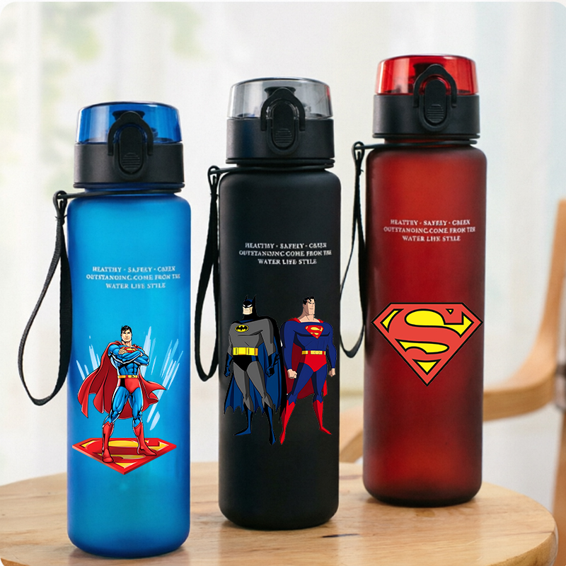 Portable Travel Kettle - 650 ミリリットルスーパーマンスポーツウォーターボトル女性男性モチベーションを高める漏れ防止ポータブル再利用可能なカップ屋外旅行ジム水差しギフト 1 個