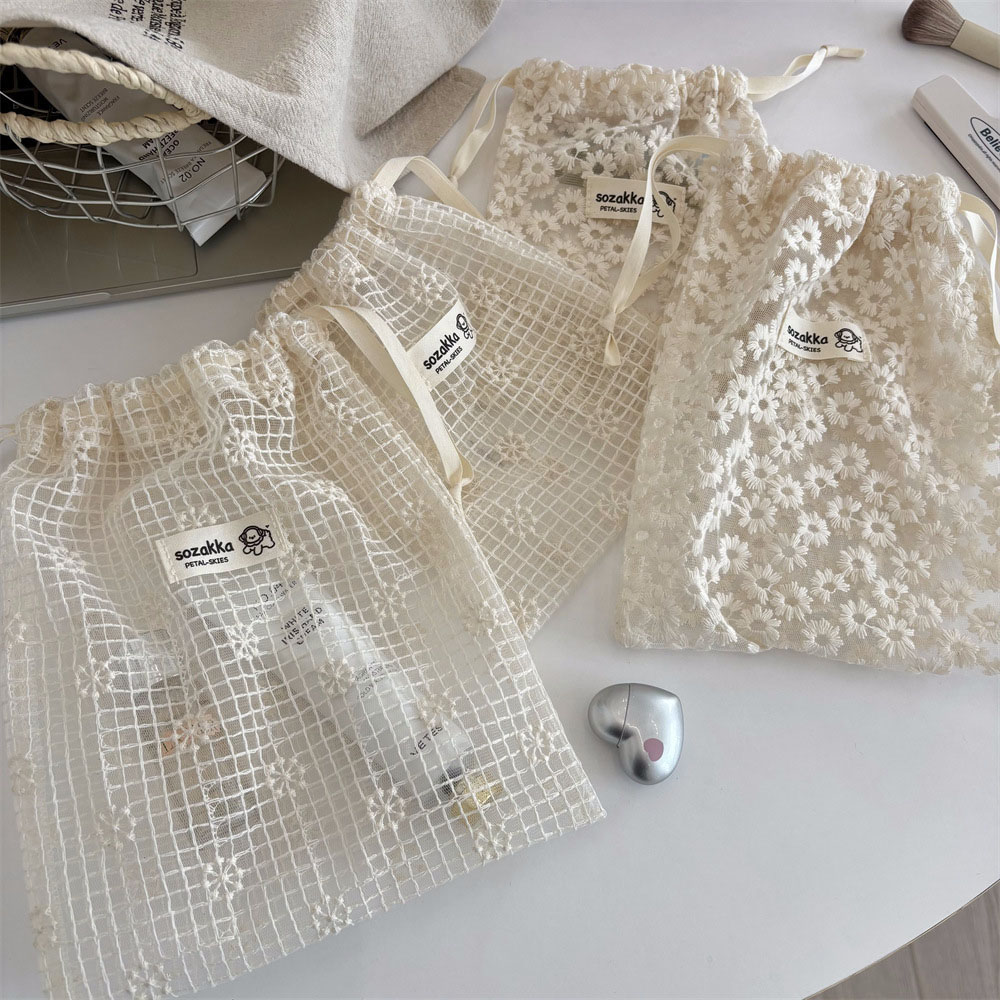 Travel Accessories And Bags - レース刺繍デイジーメッシュ巾着メイクアップバッグ夏旅行用トイレタリー下着靴下オーガナイザー収納ポーチアクセサリー用