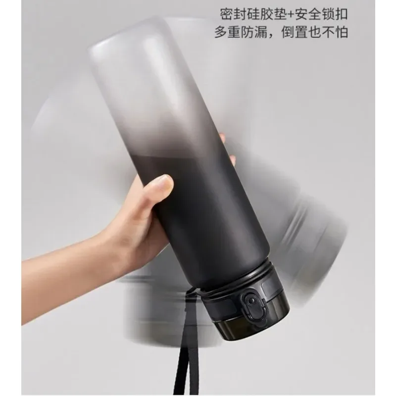 サッカー界のスーパースター、ロナウドのスポーツ用透明ウォータ - Portable Travel Kettle のレビューと価格